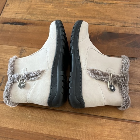 KHOMBU white suede booties, 9 - Picture 6 of 9